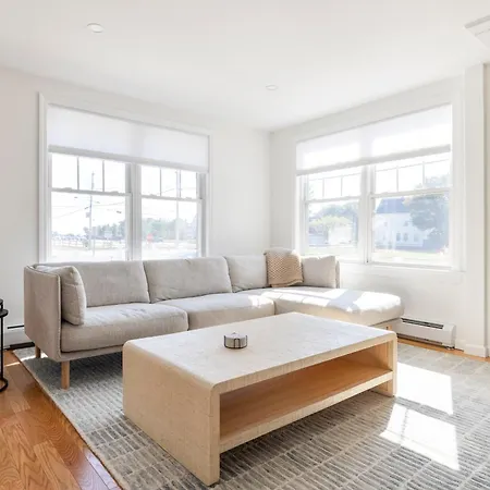 Modern 3Br Pine Point Beach House